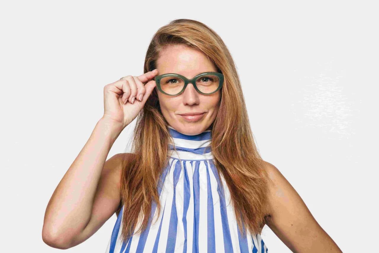 Jak dobrać rozmiar oprawek, aby uniknąć niewygodnych okularów