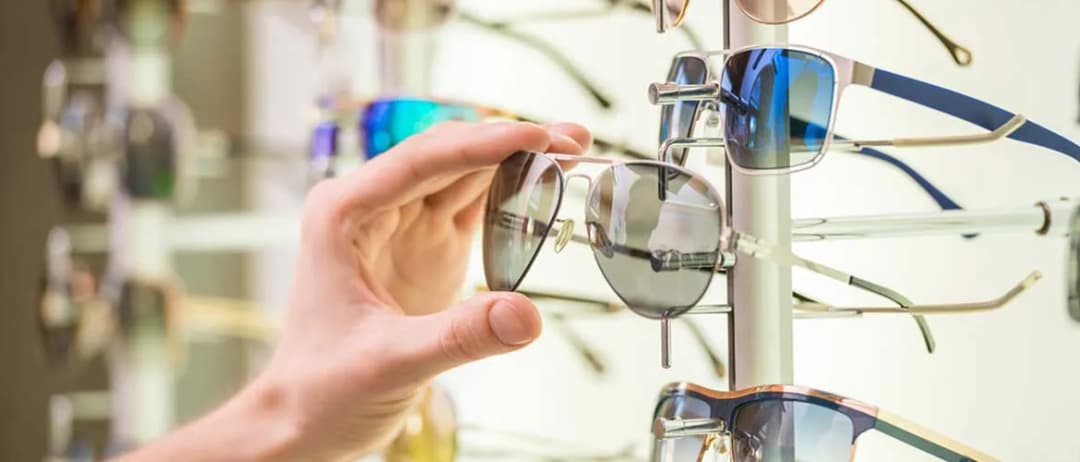 Oprawki metalowe czy plastikowe - co wybrać, aby nie żałować?